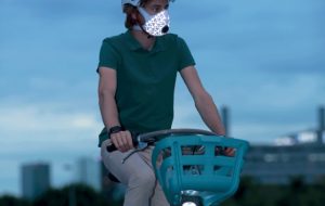 Ce masque pour cyclistes filtre les particules fines