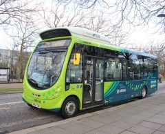 En Angleterre, des bus électriques rechargés par les routes