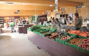 Nord : treize fermes court-circuitent un supermarché en ouvrant leur propre magasin