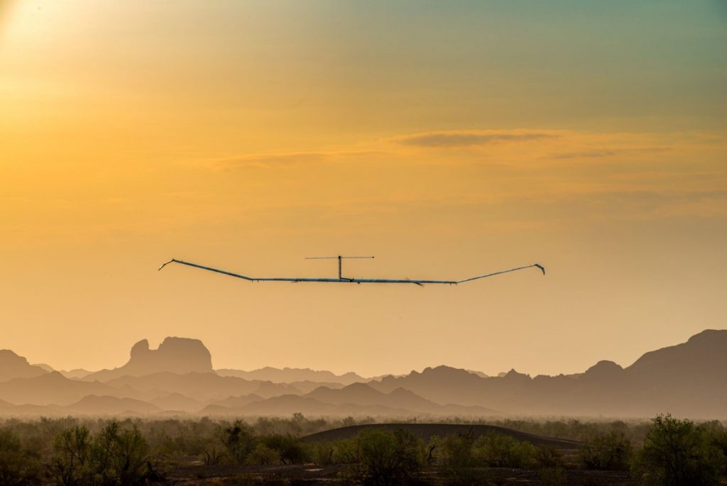 Le drone Zephyr S au coucher du soleil. Crédit : Airbus.