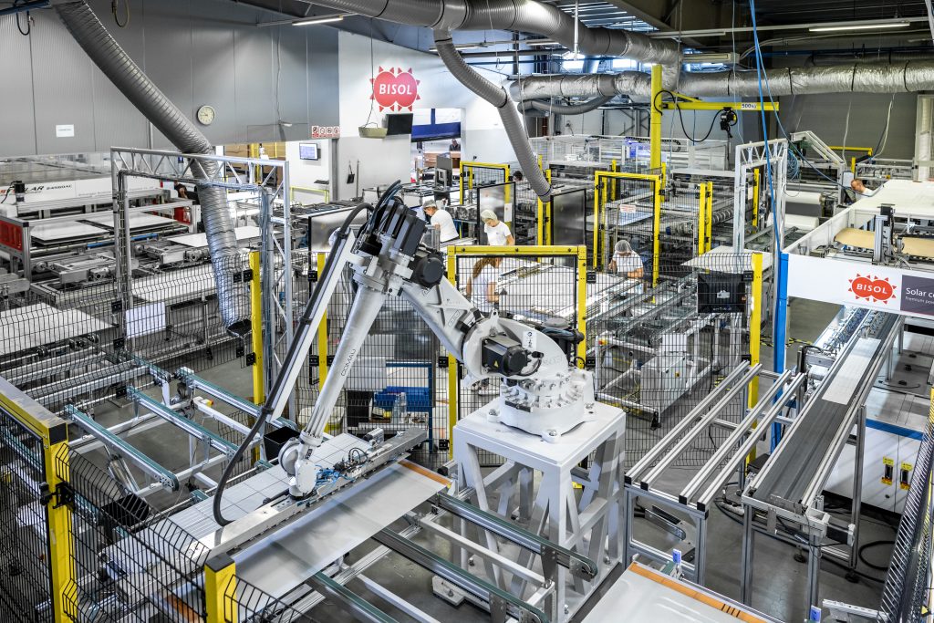 Dans l'usine Bisol, l'espace a été optimisé au maximum. La chaîne de fabrication a été installé sur 2000 m2 seulement. Crédit : Bisol.