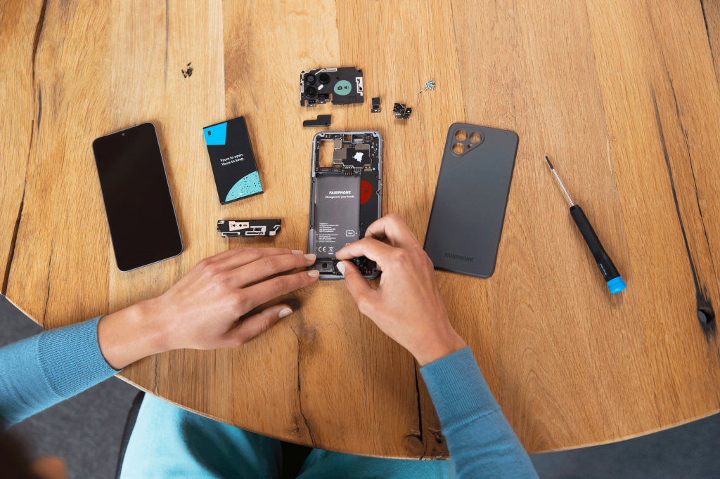 Le Fairphone 4 est modulaire pour qu'on puisse facilement changer certains composants. Crédit : Fairphone.