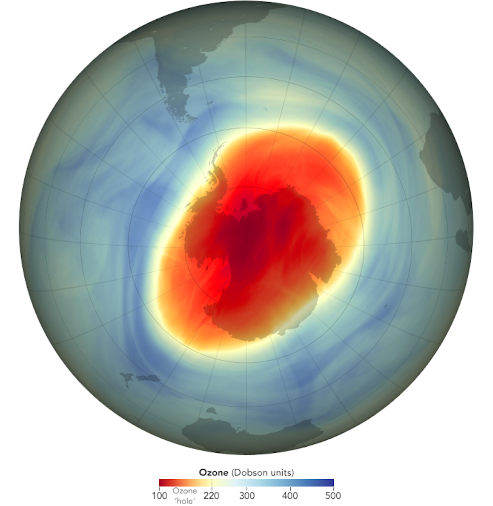 Représentation du trou dans la couche d'ozone au-dessus de l'Antarctique en septembre 2022. Crédit : NASA Earth Observatory / Joshua Stevens.