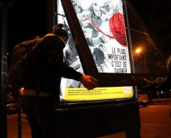 REPORTAGE – Avec les militants d’Extinction Rebellion qui débranchent panneaux et enseignes la nuit