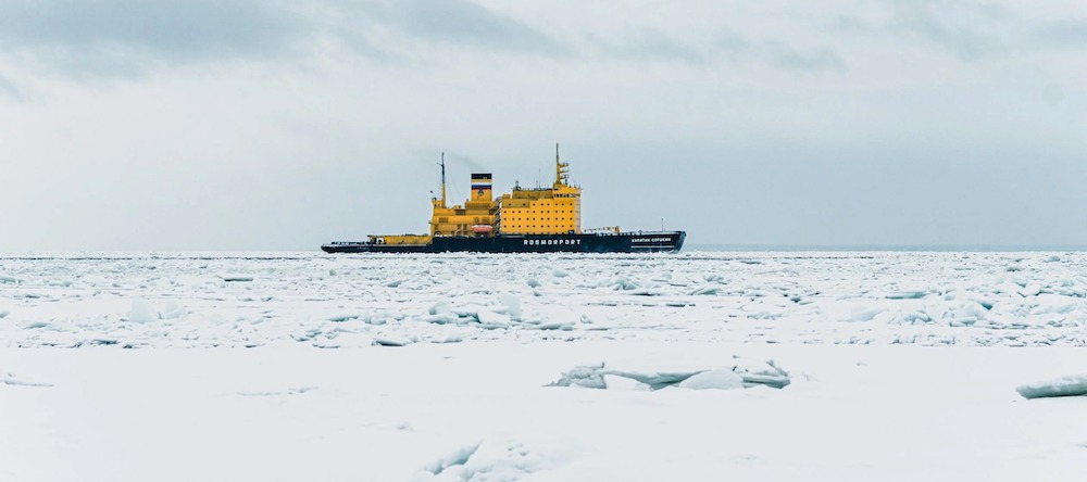 bateau brise glace