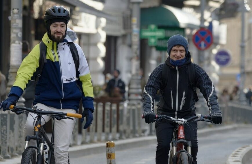 Retour du froid : les astuces pour continuer à rouler à vélo en hiver - WE  DEMAIN