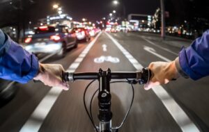Vélo : pour rouler en hiver, quel éclairage choisir ?