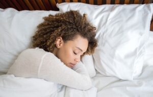 Dormir nous sert-il à nous souvenir et à apprendre ou bien à oublier ?