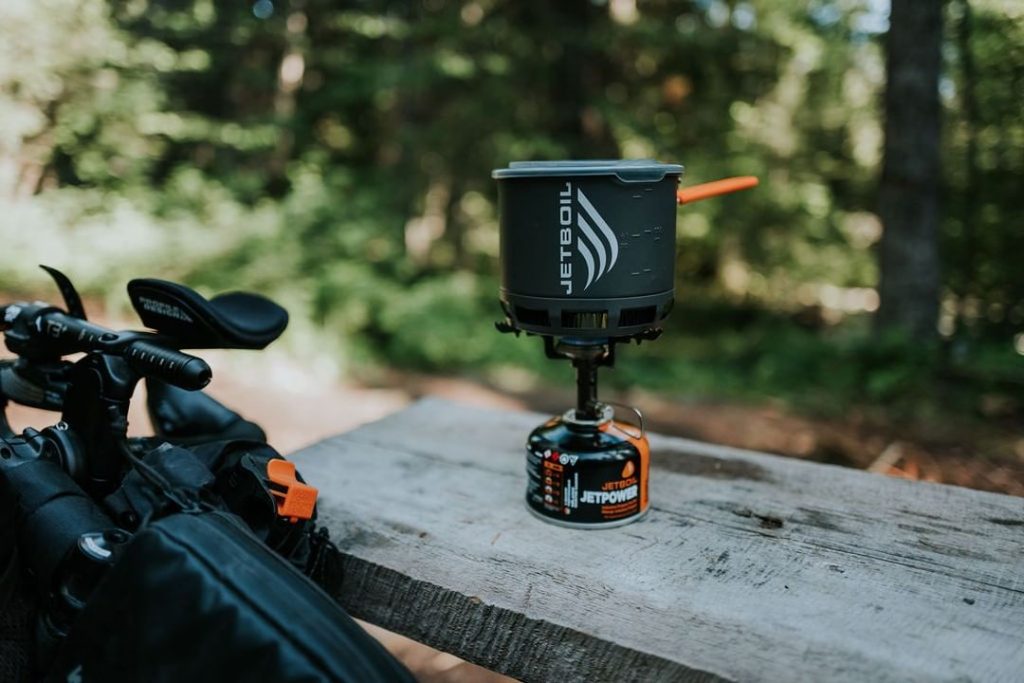 Le Jetboil Stash est aussi léger que rapide.