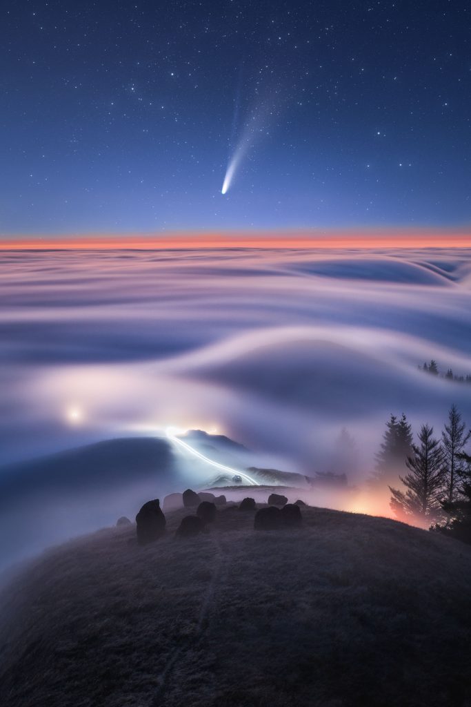 Photographe : Tanmay Sapkal. "Comet NeoWise Setting".