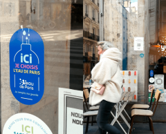 « Ici, je choisis l’eau de Paris » : 500 commerces se mobilisent contre les bouteilles en plastique