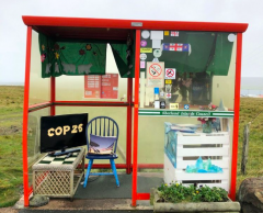 EN PHOTOS : Un arrêt de bus iconique et insolite aux couleurs de la COP26