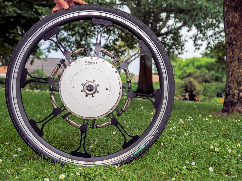 La SuperWheel se présente comme une alternative mécanique au vélo à assistance électrique. Photo : SuperWheel