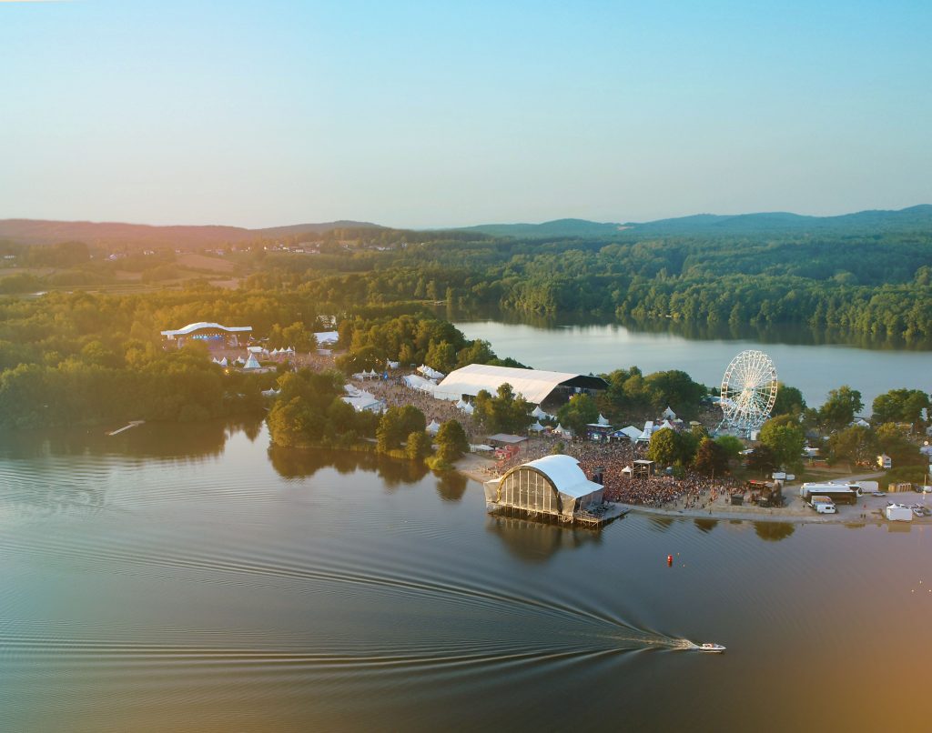 Photographie aérienne de l'édition 2019 du festival Les Eurockéennes de Belfort. Photo : Les Eurockéennes