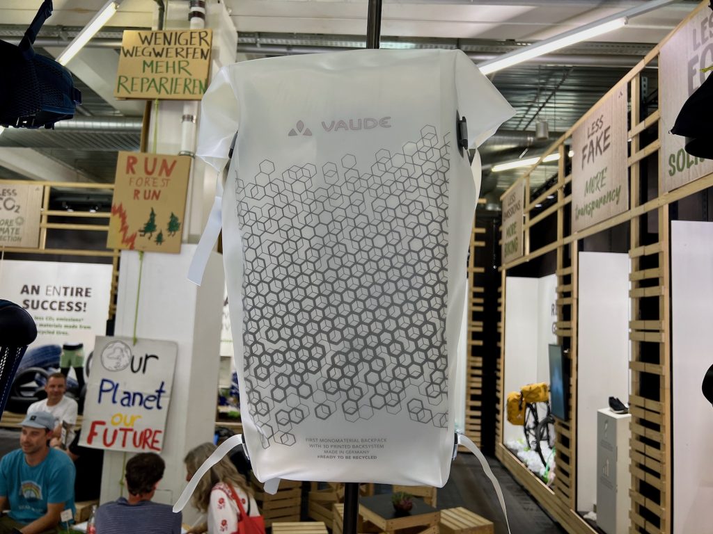 Le Novum 3D, un sac à dos Vaude monomatière imprimé en 3D. Prêt à être recyclé. Photo : Florence Santrot.
