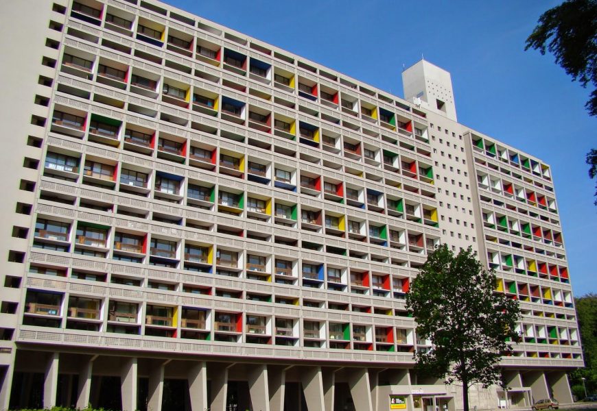 La Maison Radieuse, dessinée par l'architecte Le Corbusier, a été construite de 1953 à 1955. (Crédits : Martine Vittu)