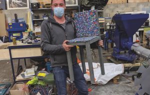 Plastic Odyssey : « J’ai fabriqué une chaise avec des déchets plastiques »