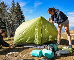 Randonnée et bivouac : 8 accessoires pour camper plus écolo