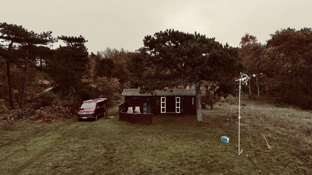 La Wind Catcher peut aussi servir à électrifier facilement une tiny house perdue au milieu de nulle part. Photo : KiteX.