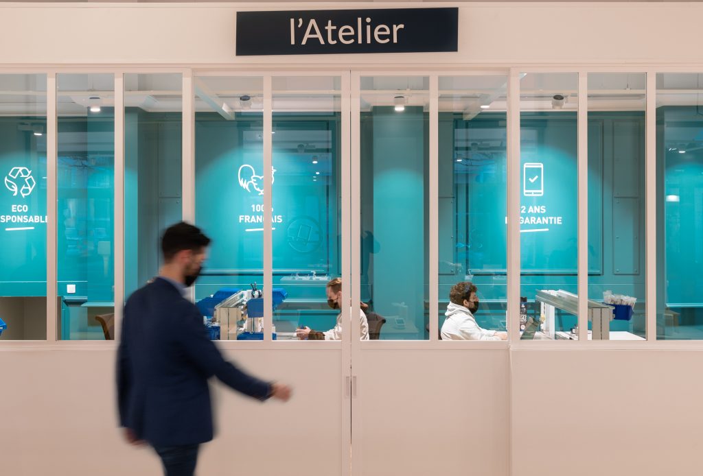 L'atelier d'évaluation et réparation est ouvert au public. Photo : YesYes.