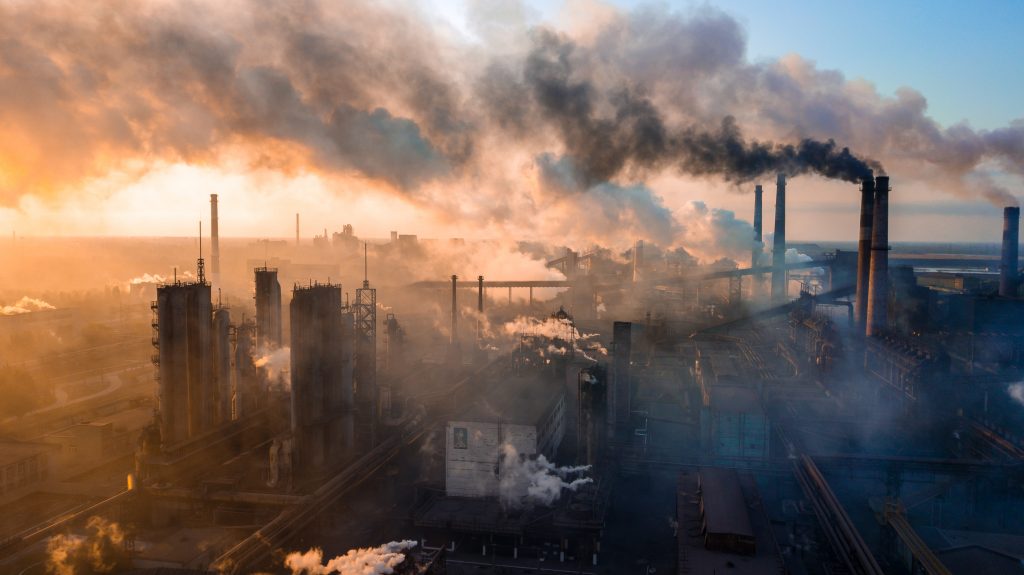 Les effets de la pollution des usines périurbaines sont indéniables sur la santé des populations. Photo : Shutterstock.