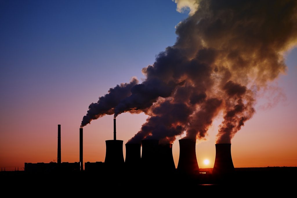 Les fumées de la centrale au charbon de Pocerady, République tchèque. Photo : kamilpetran / Shutterstock.