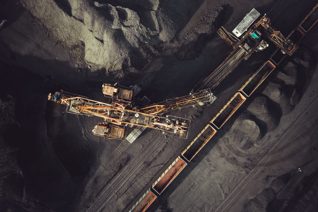 Vue aérienne d'une installation d'extraction du charbon. Photo : Shutterstock.