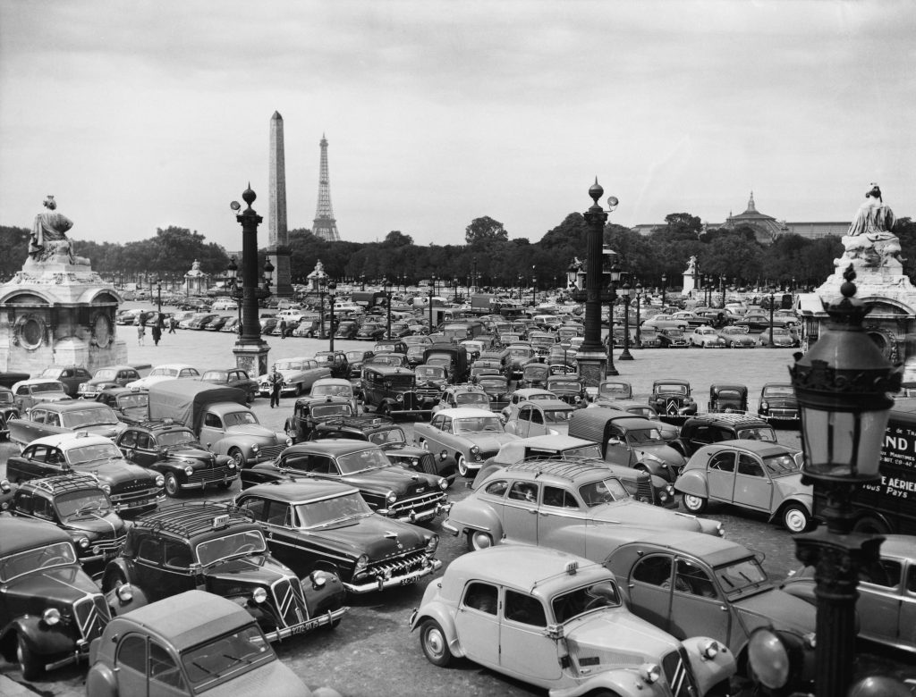 Des embouteillages à Paris en 1951. Photo : Shutterstock.